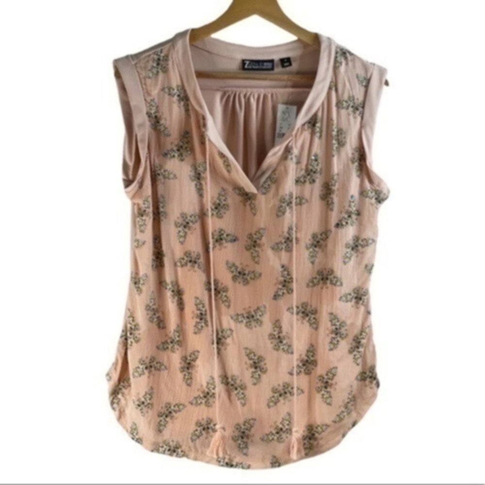 New York & Company Sleeveless Butterfly Print Blouse Light Peach Medium NWT
